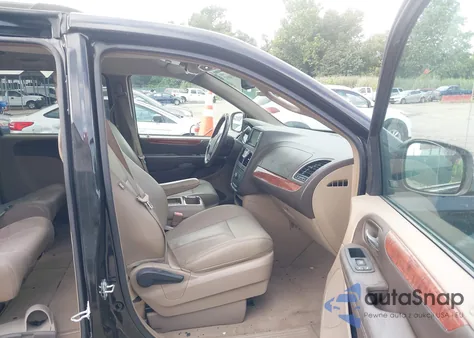 2016 Chrysler Town & Country Touring from USA, damaged, VIN 2C4RC1BG8GR298411